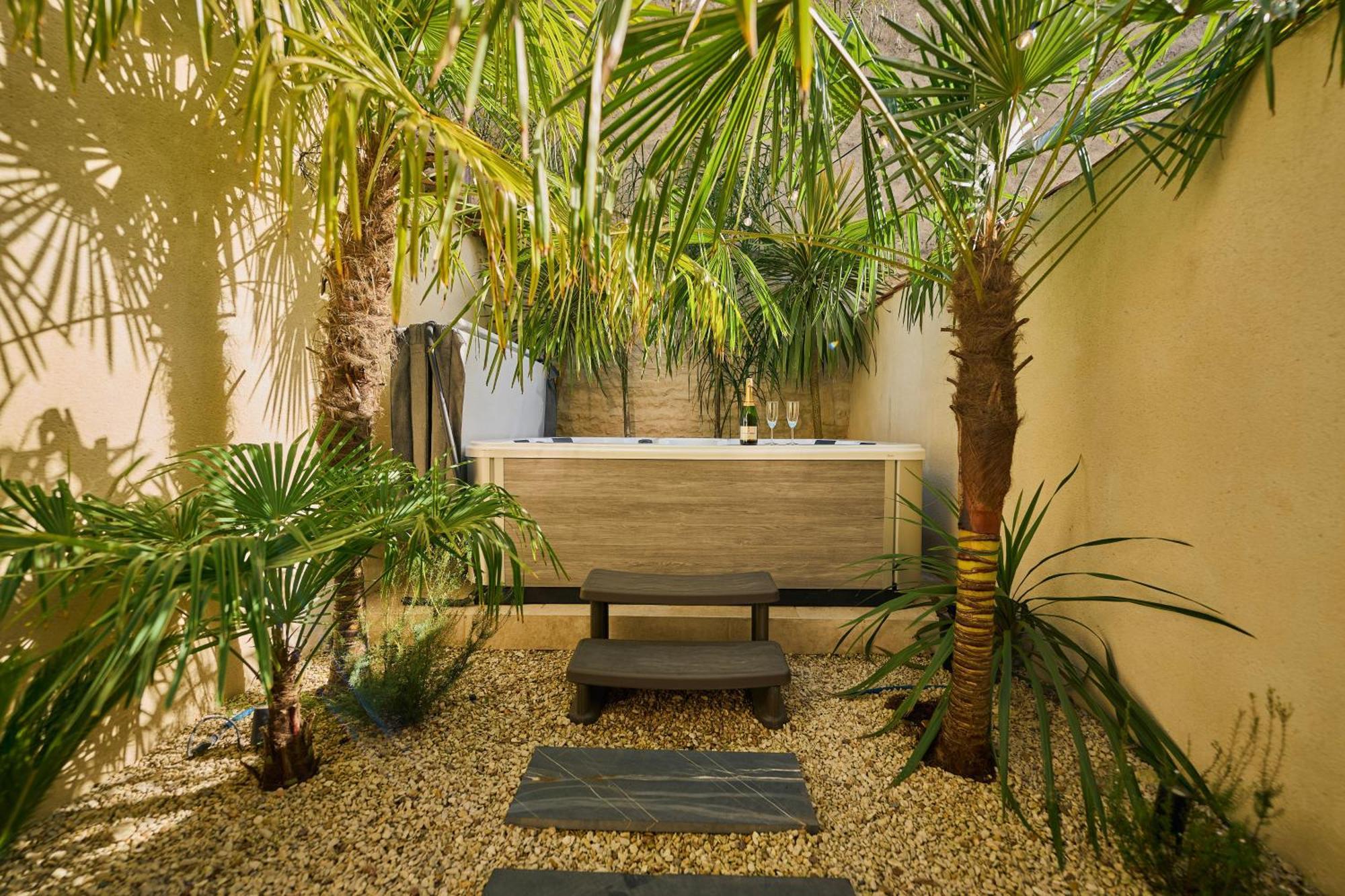 Suite Atypique - Jacuzzi Privatif En Centre Ville De Cognac Bagian luar foto