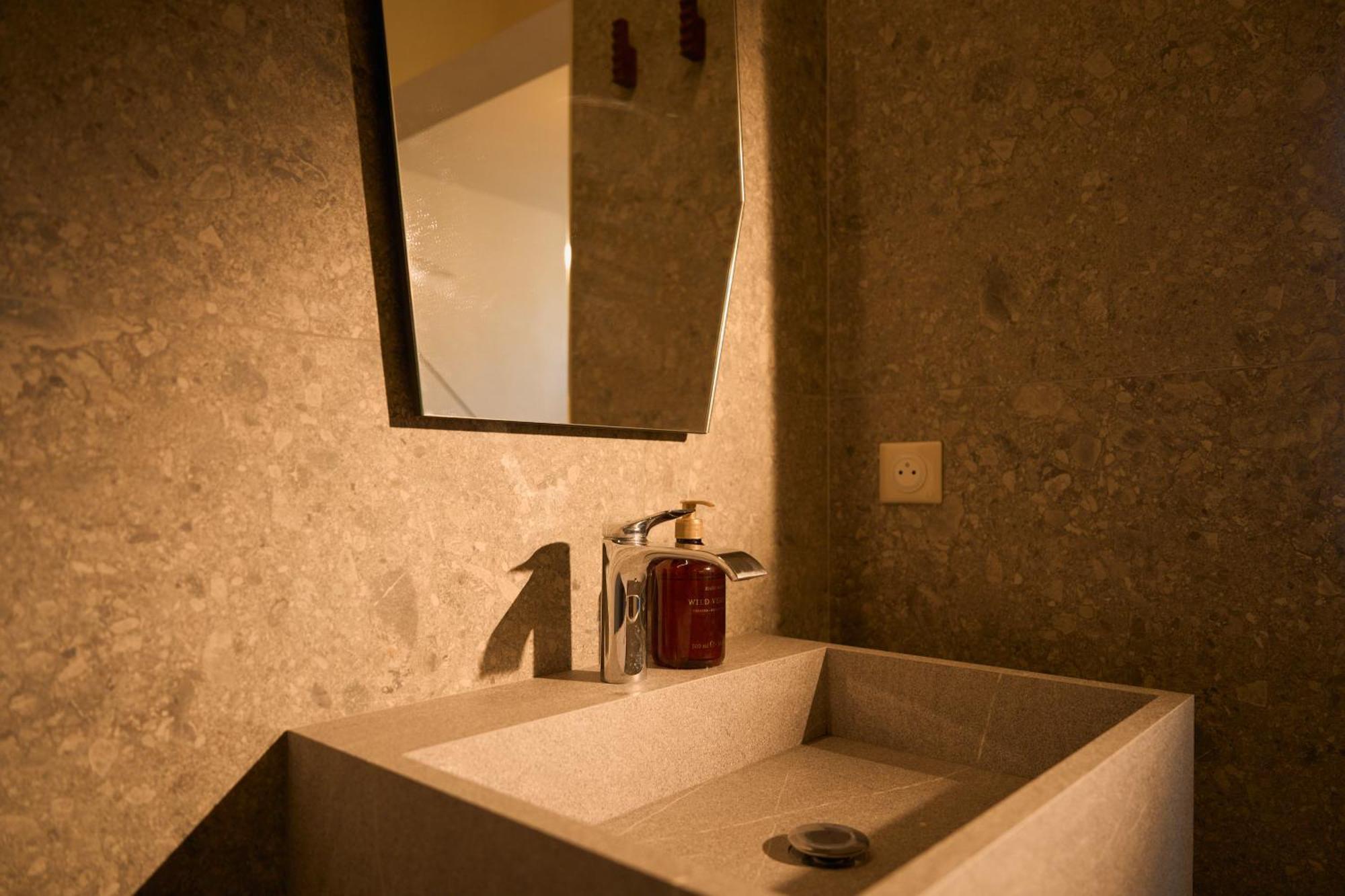 Suite Atypique - Jacuzzi Privatif En Centre Ville De Cognac Bagian luar foto